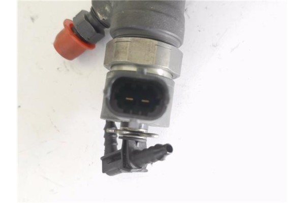 Recambio de inyector para renault master iii combi 2.3 l2h2 3,5t referencia OEM IAM 445110634  