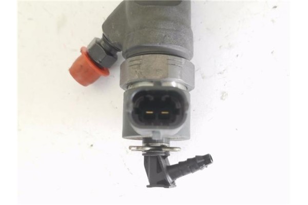 Recambio de inyector para renault master iii combi 2.3 l2h2 3,5t referencia OEM IAM 445110634  