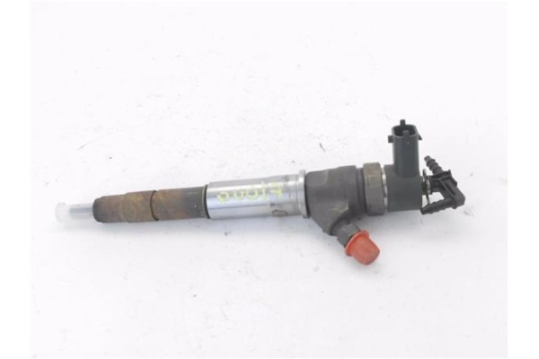 Recambio de inyector para renault master iii combi 2.3 l2h2 3,5t referencia OEM IAM 445110634  
