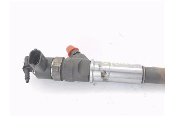 Recambio de inyector para renault master iii combi 2.3 l2h2 3,5t referencia OEM IAM 445110634  