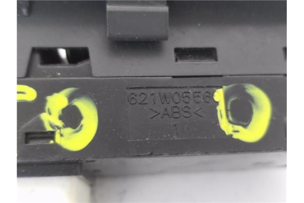 Recambio de mando elevalunas delantero izquierdo para kia cerato (ld) 1.5 lx crdi berlina (4-ptas.) referencia OEM IAM 621W05560