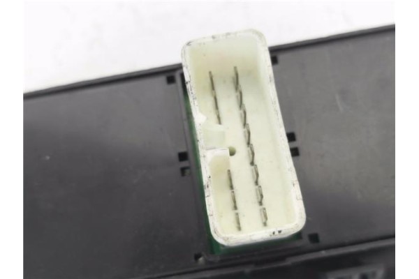 Recambio de mando elevalunas delantero izquierdo para kia cerato (ld) 1.5 lx crdi berlina (4-ptas.) referencia OEM IAM 621W05560