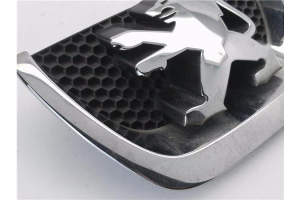 Recambio de rejilla capo para peugeot partner tepee 1.6 premium referencia OEM IAM 96864156  