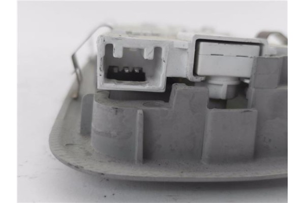 Recambio de luz trasero central techo para toyota avensis cross sport (t27) 2.2 premium referencia OEM IAM 8125005030BC  