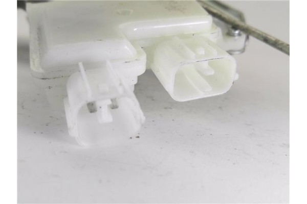 Recambio de cierre electromagnetico trasero derecho para renault master iii combi 2.3 l2h2 3,5t referencia OEM IAM 906123257R  