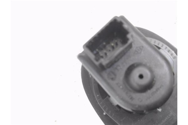Recambio de mando elevalunas delantero izquierdo para renault master iii furgón 2.3 l1h1 ka 2,8t referencia OEM IAM 8200637849  