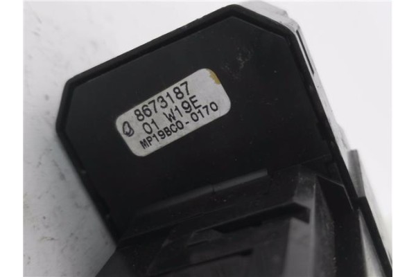 Recambio de mando elevalunas delantero derecho para volvo v70 familiar 2.0 t referencia OEM IAM 8673187  