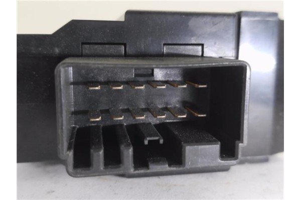 Recambio de mando elevalunas delantero derecho para volvo v70 familiar 2.0 t referencia OEM IAM 8673187  