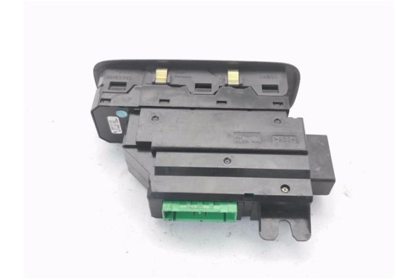 Recambio de mando elevalunas delantero izquierdo para volvo v70 familiar 2.0 t referencia OEM IAM 8673185  
