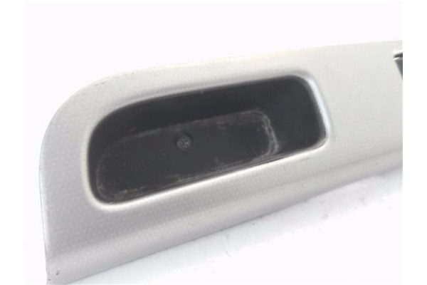 Recambio de mando elevalunas delantero izquierdo para toyota corolla (e12) 1.4 c monovolumen referencia OEM IAM 8480202281  