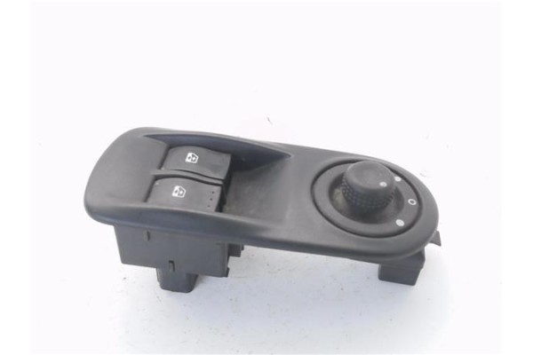 Recambio de mando elevalunas delantero izquierdo para renault trafic ii furgón (fl) 2.5 dti referencia OEM IAM 8200011867  