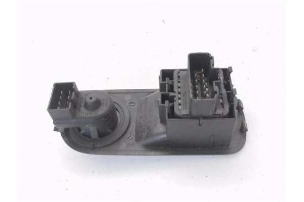 Recambio de mando elevalunas delantero izquierdo para renault trafic ii furgón (fl) 2.5 dti referencia OEM IAM 8200011867  