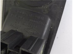 Recambio de mando elevalunas delantero izquierdo para renault trafic ii furgón (fl) 2.5 dti referencia OEM IAM 8200011867  