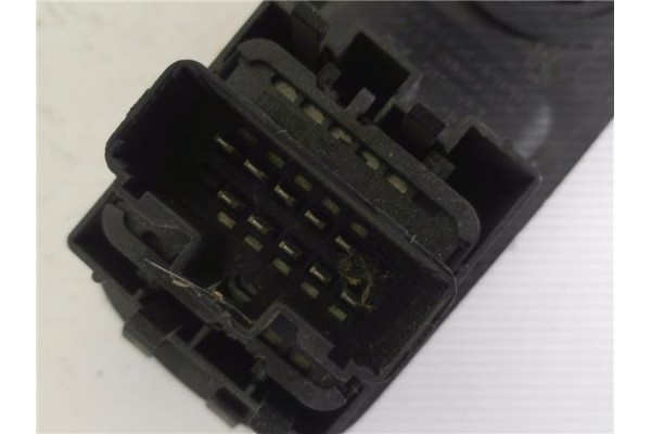 Recambio de mando elevalunas delantero izquierdo para renault trafic ii furgón (fl) 2.5 dti referencia OEM IAM 8200011867  