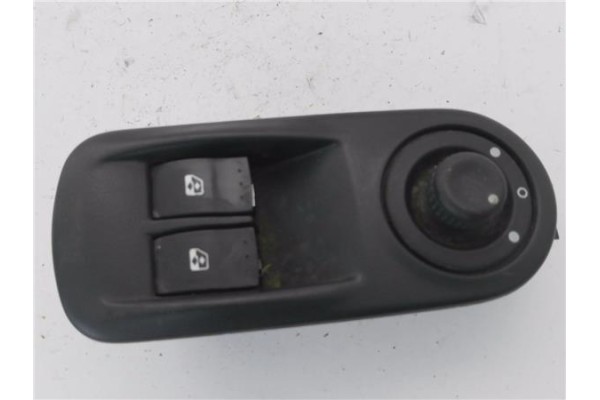Recambio de mando elevalunas delantero izquierdo para renault trafic ii furgón (fl) 2.5 dti referencia OEM IAM 8200011867  