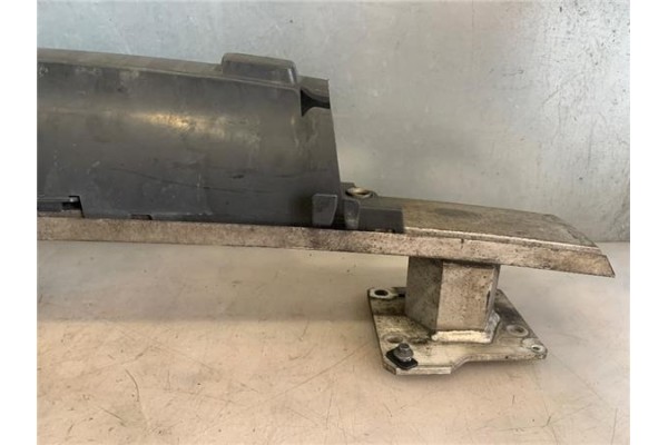 Recambio de refuerzo paragolpes para citroen c4 berlina 1.6 hdi referencia OEM IAM 7106C5  