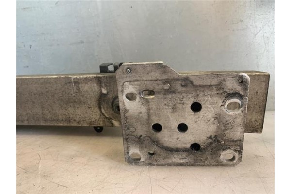 Recambio de refuerzo paragolpes para citroen c4 berlina 1.6 hdi referencia OEM IAM 7106C5  