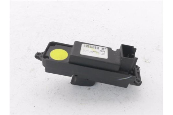 Recambio de mando elevalunas trasero derecho para mazda 3 berlina (bk) 1.6 cd active+ xcite referencia OEM IAM 3123120 BP4K66380