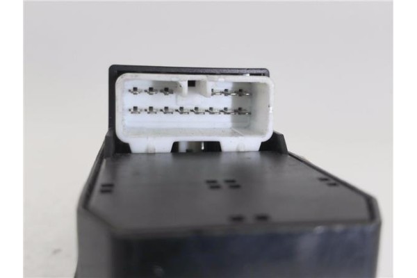 Recambio de mando elevalunas delantero izquierdo para hyundai accent (lc) 1.5 crdi gl referencia OEM IAM 620W10270  