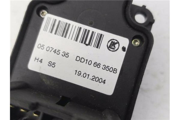 Recambio de mando elevalunas delantero izquierdo para mazda 2 berlina (dy) 1.4 crtd active referencia OEM IAM 5074535 DD1066350B