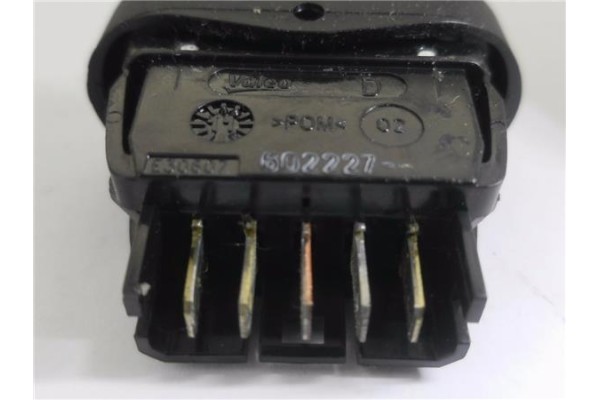 Recambio de mando elevalunas delantero derecho para dacia sandero i 1.6 ambiance referencia OEM IAM 602227  