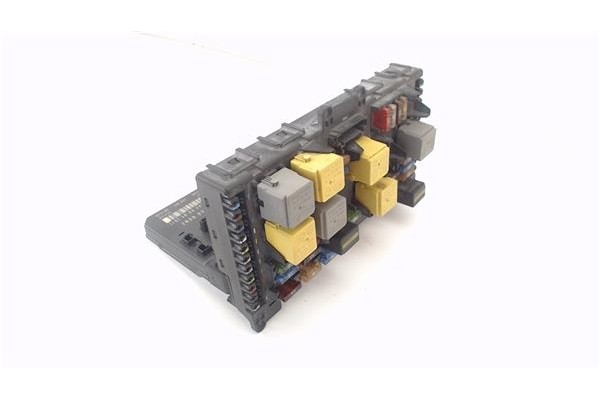 Recambio de caja fusibles/rele para mercedes-benz vito / mixto furgón (w639) 109 cdi referencia OEM IAM 6395450501 A6395450404 