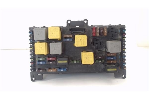 Recambio de caja fusibles/rele para mercedes-benz vito / mixto furgón (w639) 109 cdi referencia OEM IAM 6395450501 A6395450404 