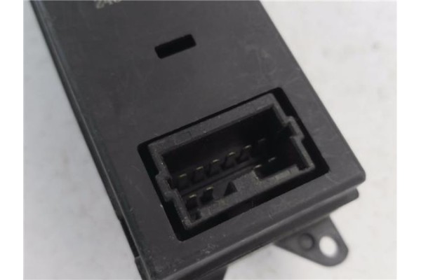 Recambio de mando elevalunas delantero izquierdo para mitsubishi montero (v20/v40) 2.5 2500 td classic (3-ptas.) referencia OEM 