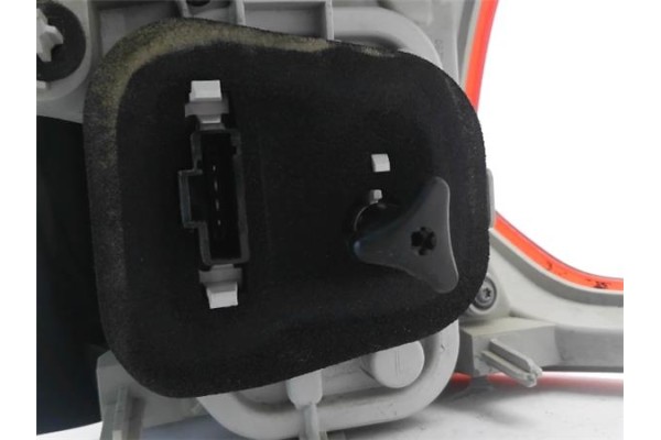 Recambio de piloto trasero izquierdo para peugeot 2008 1.2 access referencia OEM IAM 9678074280  