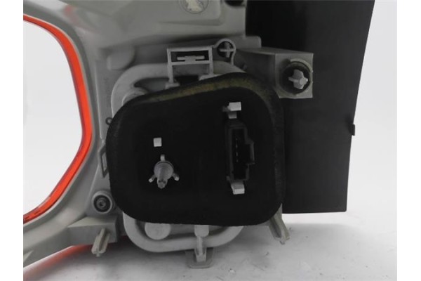 Recambio de piloto trasero derecho para peugeot 2008 1.2 access referencia OEM IAM 9678074380  