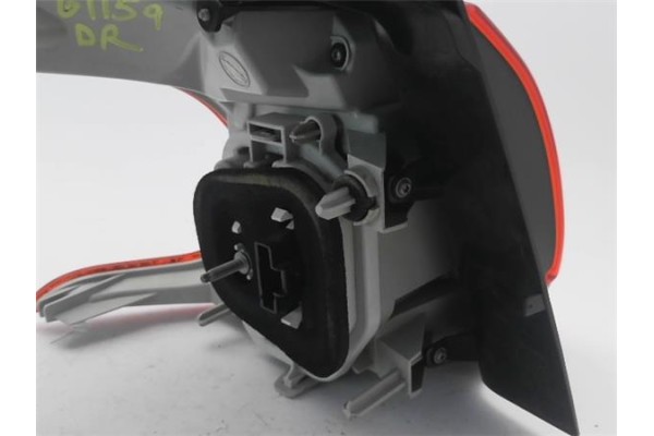 Recambio de piloto trasero derecho para peugeot 2008 1.2 access referencia OEM IAM 9678074380  