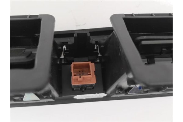 Recambio de rejilla entrada de aire para citroen c4 grand picasso/spacetourer 2.0 exclusive referencia OEM IAM 967797537A  