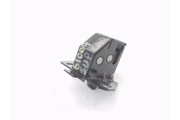 Recambio de cerradura puerta trasero izquierda para renault master iii combi 2.3 l2h2 3,5t referencia OEM IAM 8200661155  