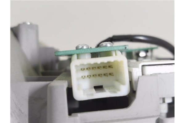 Recambio de luz delantero central techo para toyota avensis cross sport (t27) 2.2 premium referencia OEM IAM 8157005110  
