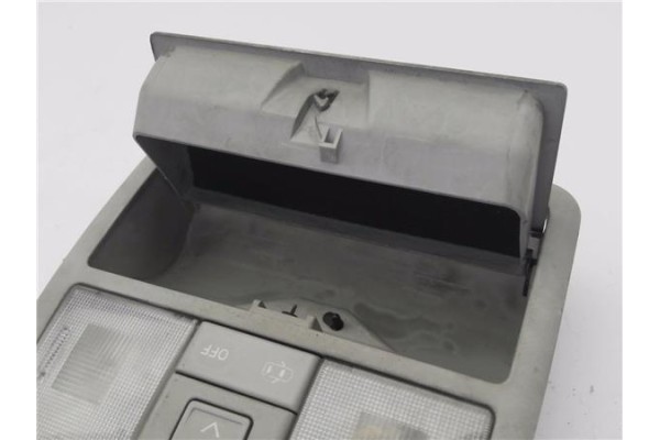 Recambio de luz delantero central techo para toyota avensis cross sport (t27) 2.2 premium referencia OEM IAM 8157005110  
