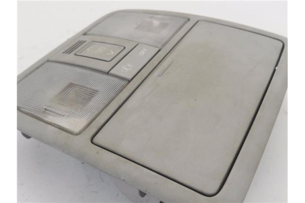 Recambio de luz delantero central techo para toyota avensis cross sport (t27) 2.2 premium referencia OEM IAM 8157005110  