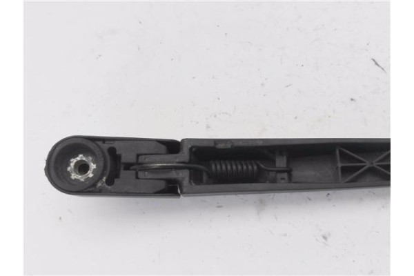 Recambio de brazo limpiaparabrisas trasero para toyota avensis cross sport (t27) 2.2 premium referencia OEM IAM 8524105100  