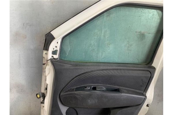 Recambio de puerta delantero derecha para opel combo d 1.3 selection l2h1 referencia OEM IAM 95530929  