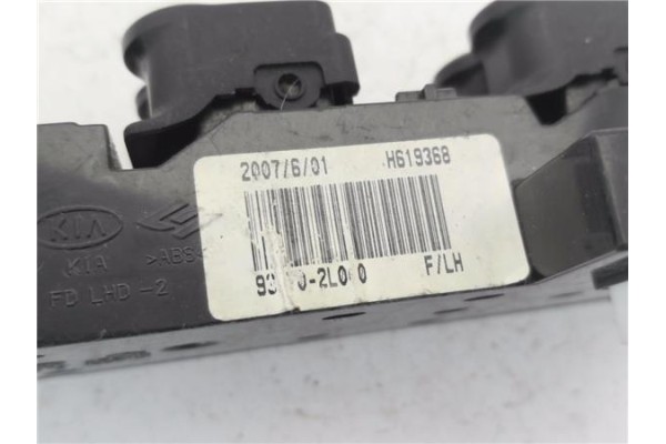 Recambio de mando elevalunas delantero izquierdo para hyundai i30 (fd) 1.4 classic referencia OEM IAM 935702L010  