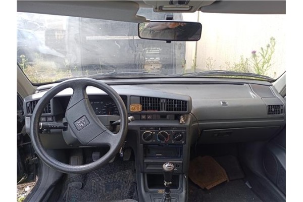 Recambio de salpicadero para peugeot 405 berlina 1.9 injection referencia OEM IAM   