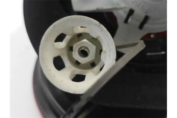 Recambio de piloto trasero derecho para seat altea (5p1) 2.0 tdi 16v referencia OEM IAM W05P0945111B  