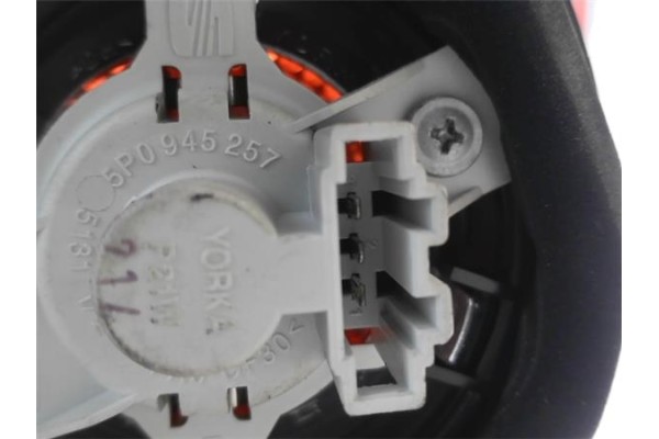 Recambio de piloto trasero izquierdo para seat altea (5p1) 2.0 tdi 16v referencia OEM IAM 5P0945111B  