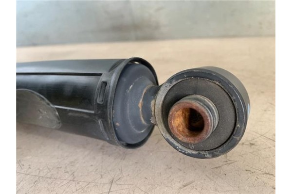 Recambio de amortiguador trasero derecho para kia rio (ub) 1.2 basic referencia OEM IAM 553001W001  