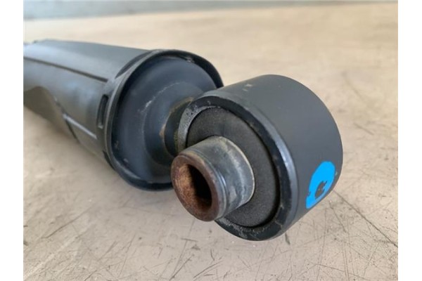 Recambio de amortiguador trasero derecho para kia rio (ub) 1.2 basic referencia OEM IAM 553001W001  