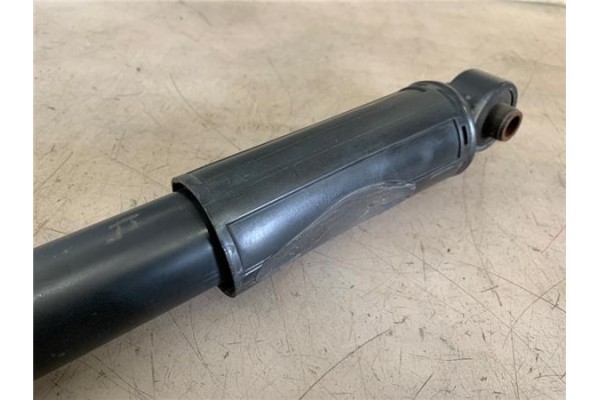 Recambio de amortiguador trasero derecho para kia rio (ub) 1.2 basic referencia OEM IAM 553001W001  