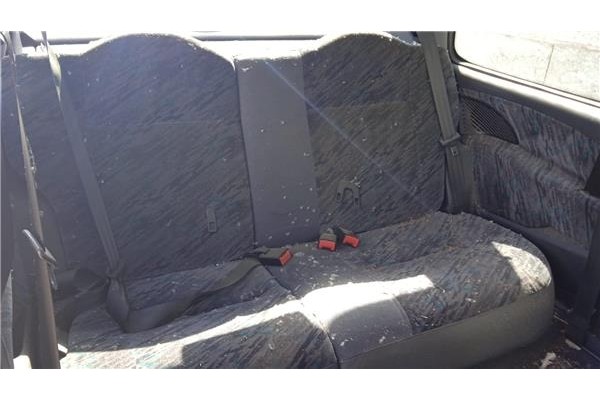 Recambio de asientos traseros para citroen saxo 1.6 vts referencia OEM IAM   