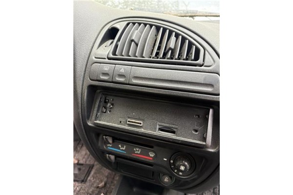 Recambio de embellecedor consola central para citroen saxo 1.6 vts referencia OEM IAM   
