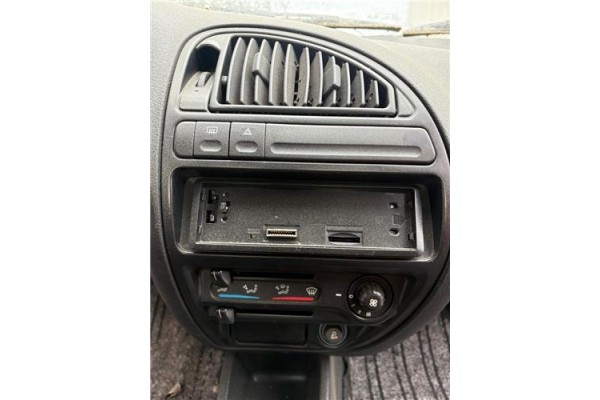Recambio de embellecedor consola central para citroen saxo 1.6 vts referencia OEM IAM   