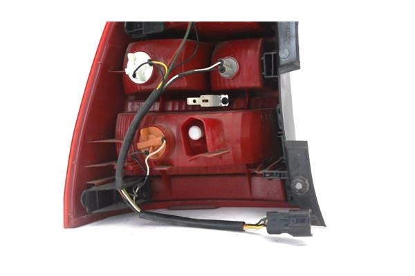 Recambio de piloto trasero derecho para kia sportage (km) 2.0 crdi referencia OEM IAM 924021F010 924021F011 