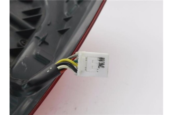 Recambio de piloto trasero izquierdo para kia ceed sportswagon (ed) 2.0 emotion referencia OEM IAM 924011H3  